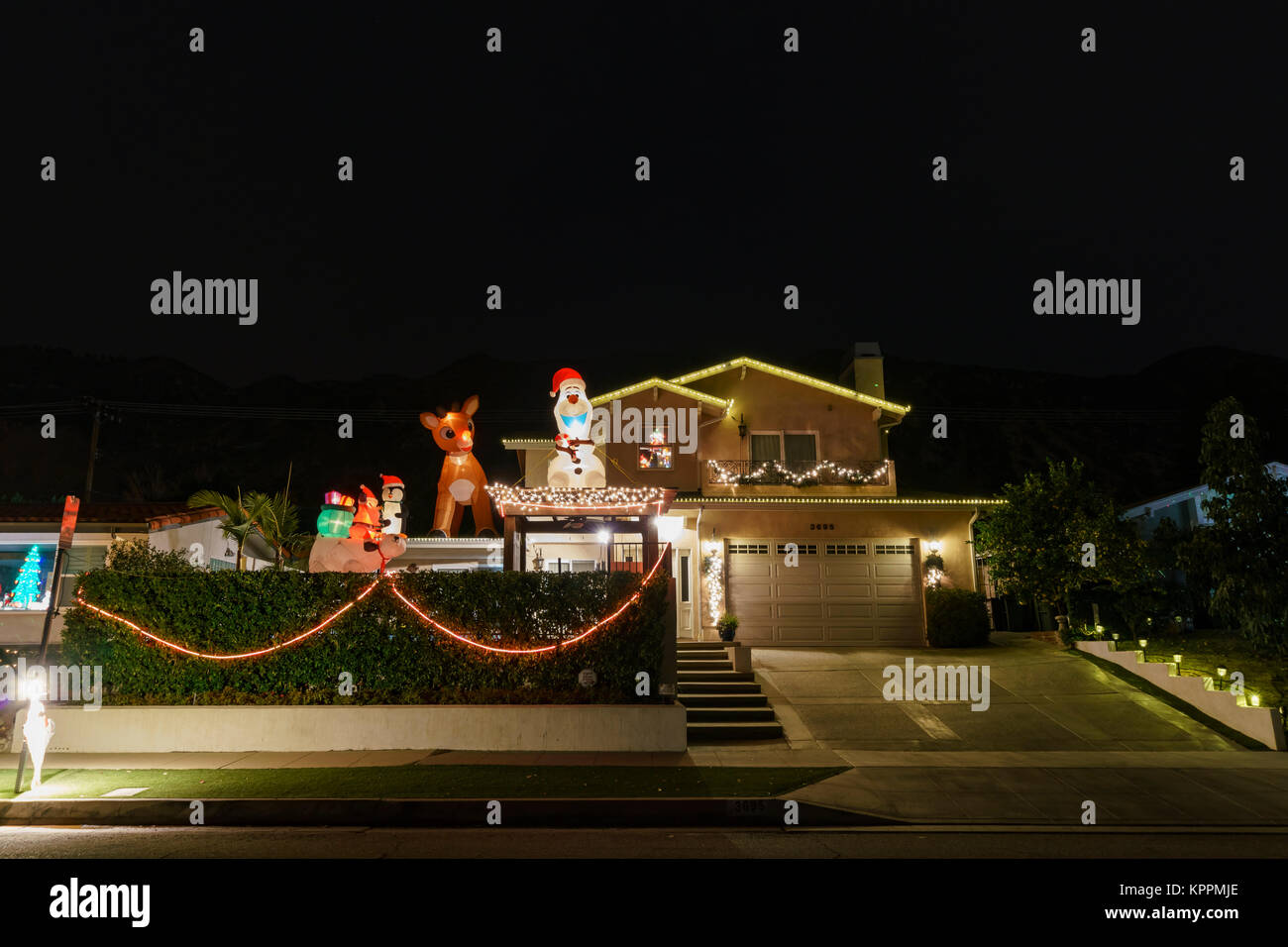 Los Angeles, DEZ 15: Schöne Weihnachtsbeleuchtung im oberen Hastings Ranchnachbarschaft am 15.Dezember, 2017 in Los Angeles Stockfoto