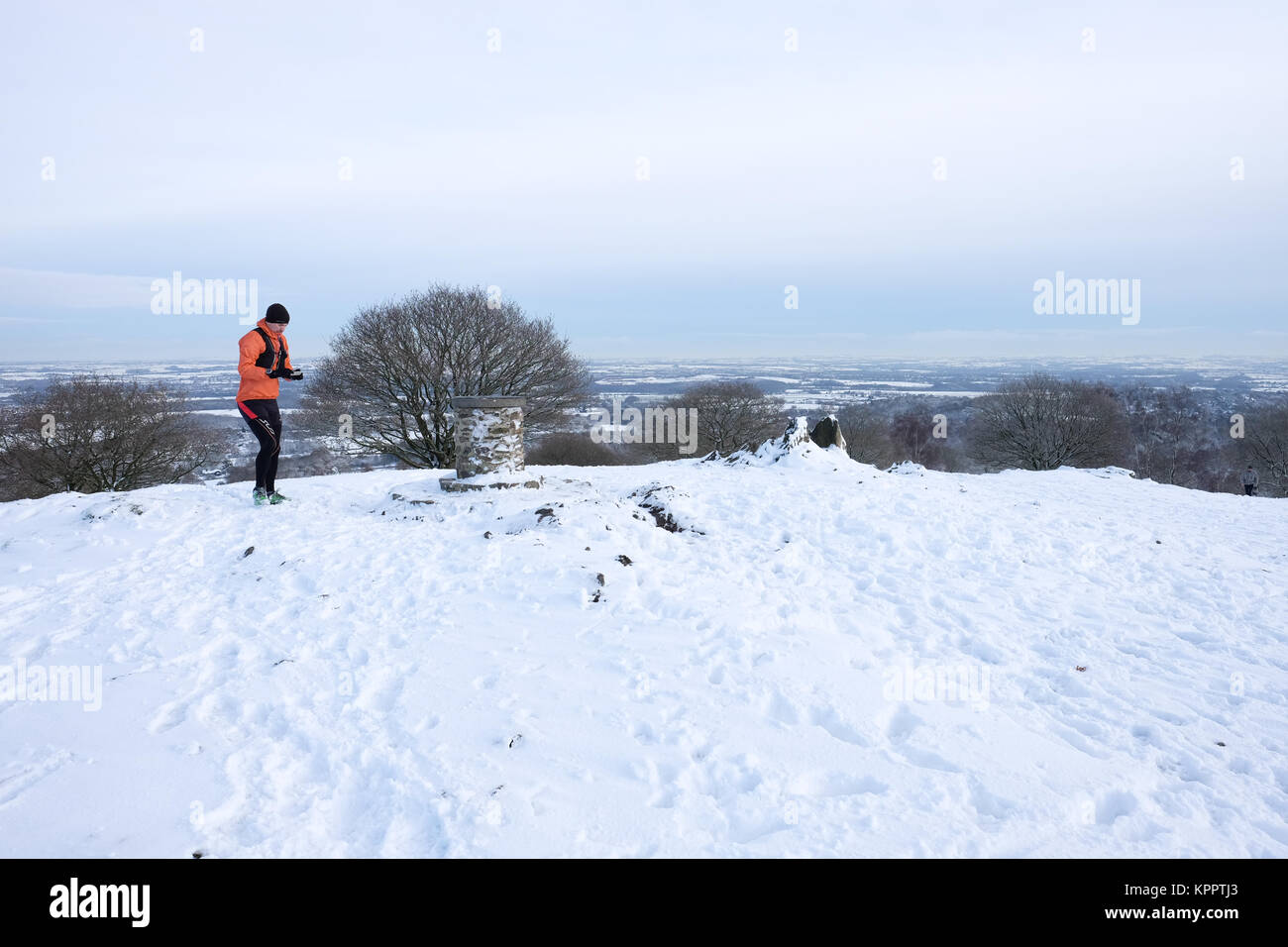 Verschneite Landschaft an der Spitze der Beacon Hill Country Park Leicestershire Stockfoto