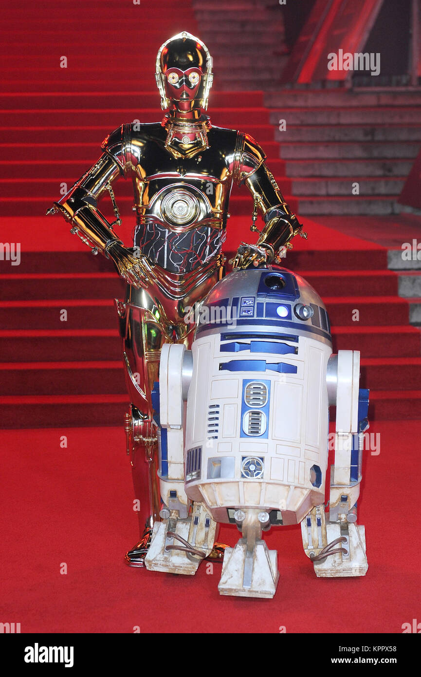 C3PO und R2D2 teilnehmen Die Europäische Premiere von Star Wars - Der letzte Jedi in der Royal Albert Hall in London. 12. Dezember 2017 © Paul Treadway Stockfoto