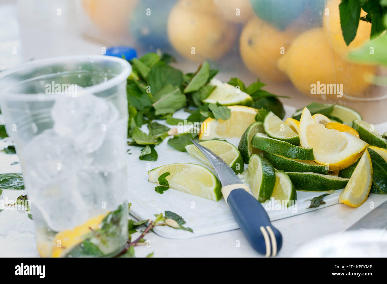 Zutaten für einen erfrischenden mojito Cocktail. Close-up Stockfoto