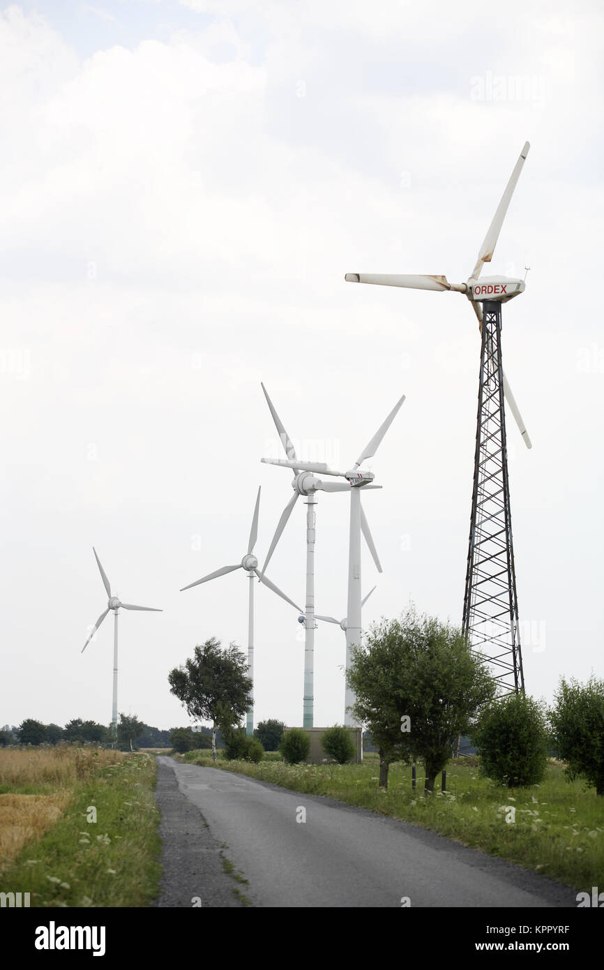 Bronchial-, Windkraftanlagen in der Nähe von Ense in der Nähe von Werl. Deutschland, naehe Windkraftanlagen bei Ense Werl. Stockfoto