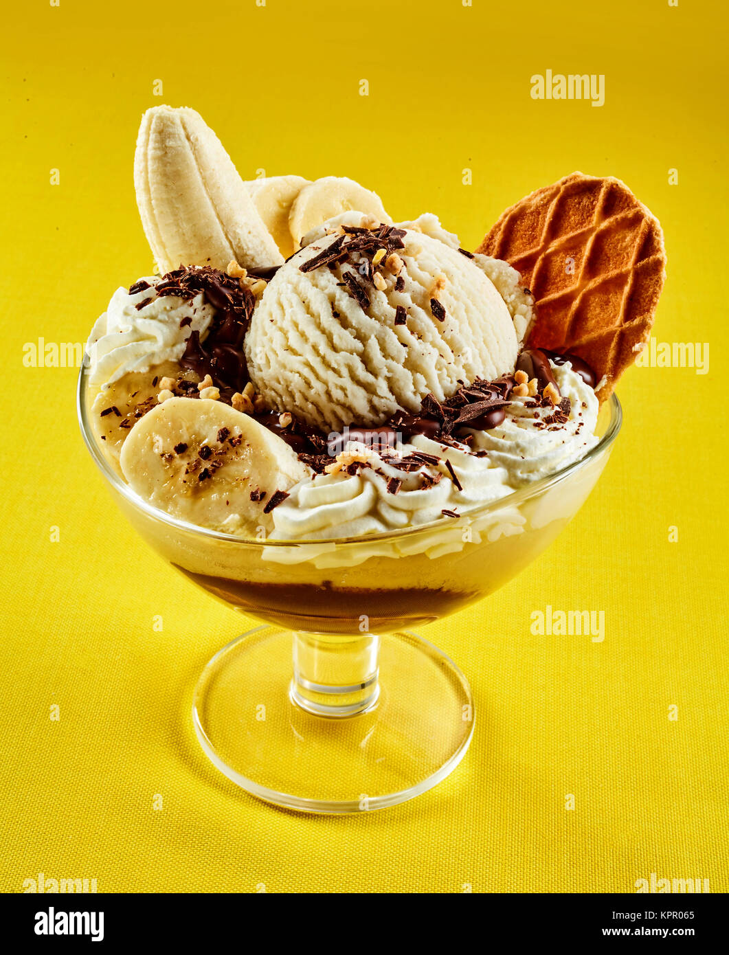 Köstliche tropische Banana Split oder Eis Parfait mit frisch ...