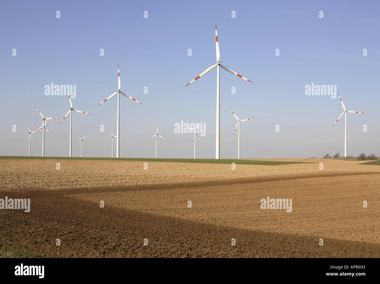 Deutschland, Windkraftanlagen in der Nähe von Bedburg. Deutschland, Windkraftanlagen bei Bedburg. Stockfoto