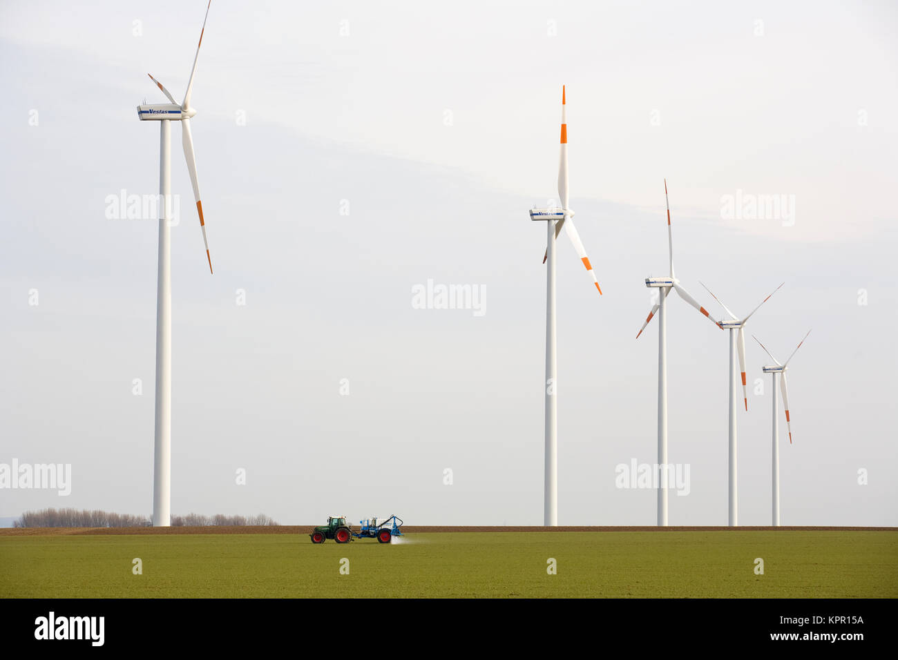 Europa, Deutschland, Windkraftanlagen in der Nähe von Bedburg. Europa, Deutschland, Windkraftanlagen bei Bedburg. Stockfoto