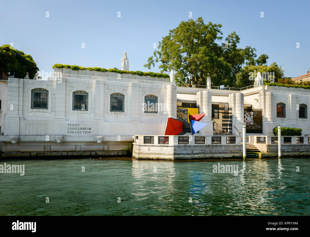 Die Peggy Guggenheim Sammlung ist im Palazzo Venier dei Leoni am Canal Grande in Venedig Stockfoto