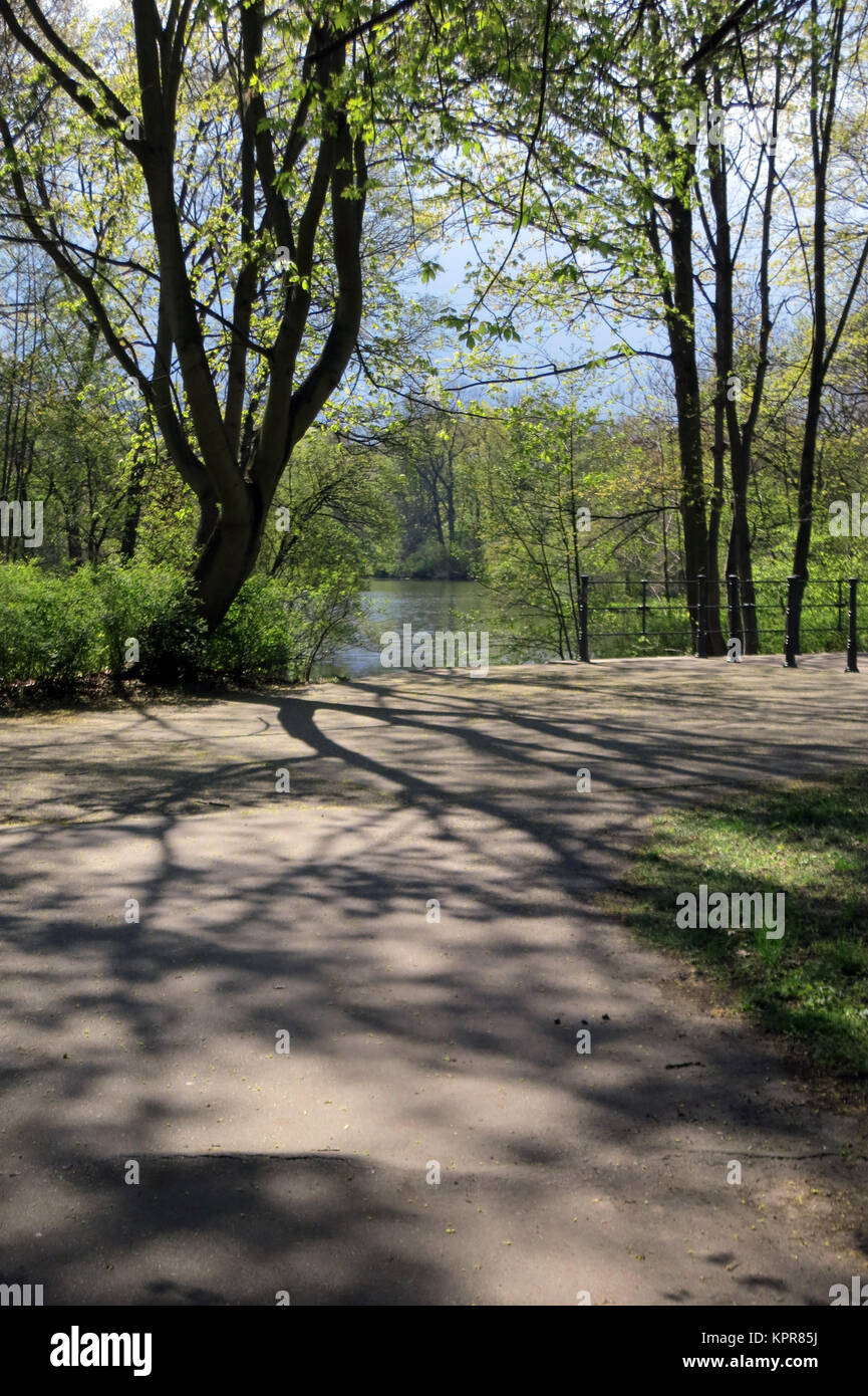 34+ Karpfen Teich Berlin, Tiroler viertel liegt 3½ km südwestlich