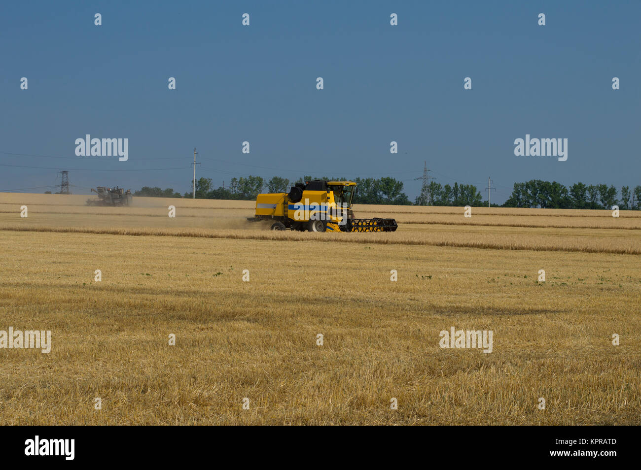 Das Bauernhof-Fahrzeug ernten Getreide-Kulturen Stockfoto