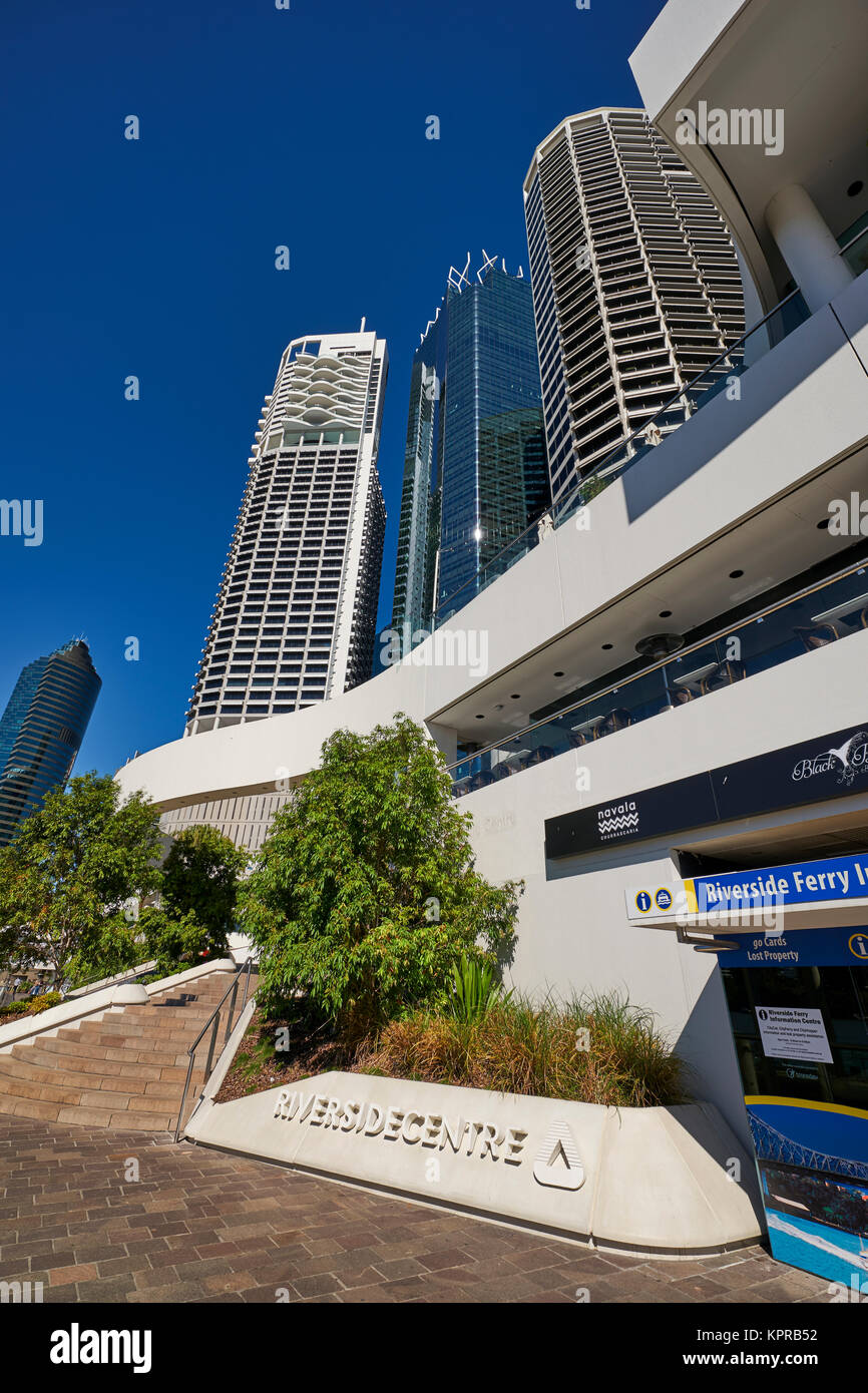 Moderne Hochhäuser am Eagle Street Pier Fluss in Brisbane CBD-Queensland-Australien Stockfoto