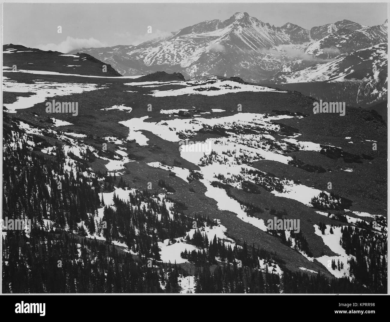 Anzeigen von Plateau schneebedeckten Berg im Hintergrund "Long's Peak Rocky Mountain Nationalpark Colorado. 1933 - 1942 Stockfoto