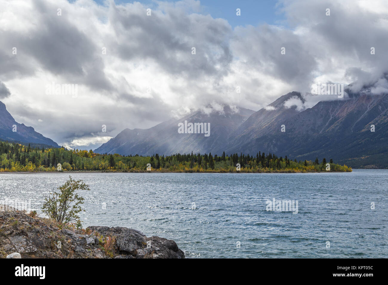 Bennett Lake, British Columbia, Kanada auf dem Chilkoot Trail, wo golddiggers während des Klondike Gold Rush gebaute Flöße auf dem Yukon River zu schweben. Stockfoto