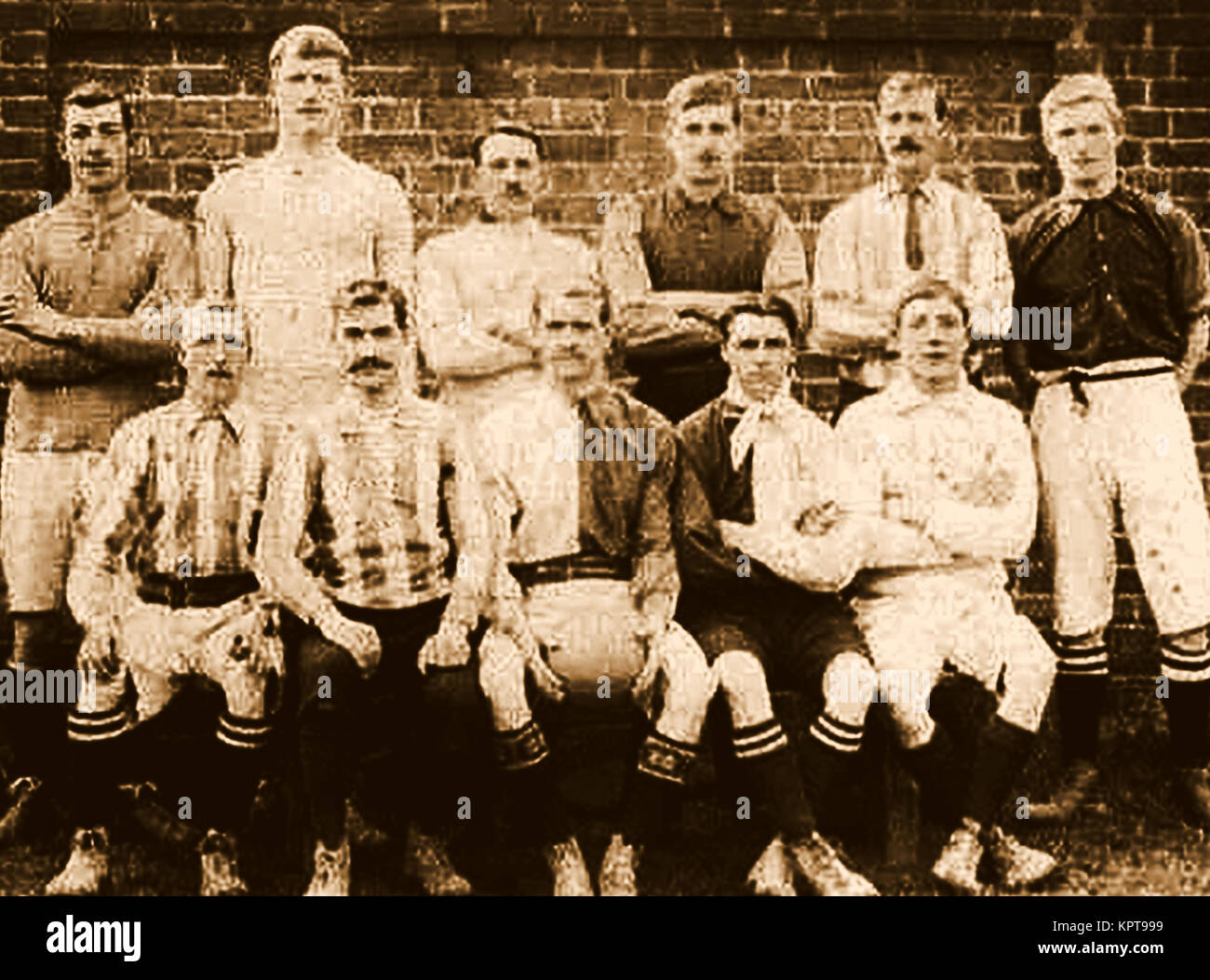 Chelmsford City Football Club Team c 1915 - Englisch Fußball) - Es wurde erstmals im Jahre 1878 von den Mitgliedern der Chelmsford Lawn Tennis und Croquet Club gegründet. Stockfoto