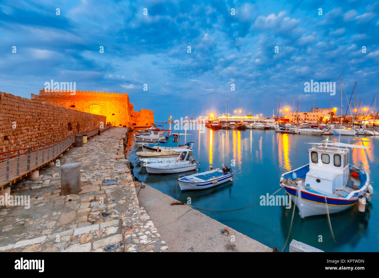 Nacht alten Hafen von Heraklion, Kreta, Griechenland Stockfoto