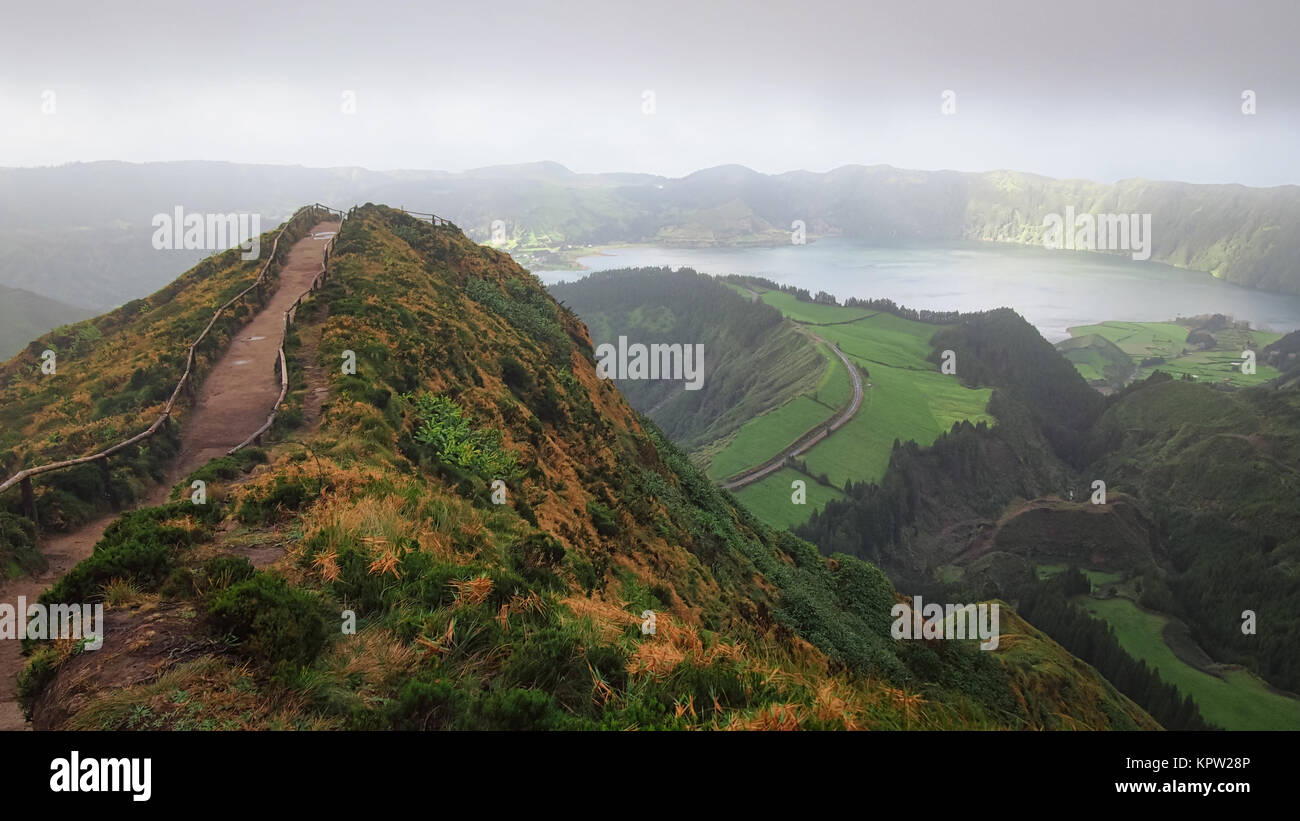 Es ist wie ein Märchen. Boca do Inferno Viewpoint, Sete Cidades, Sao Miguel, Azoren (Portugal). Stockfoto