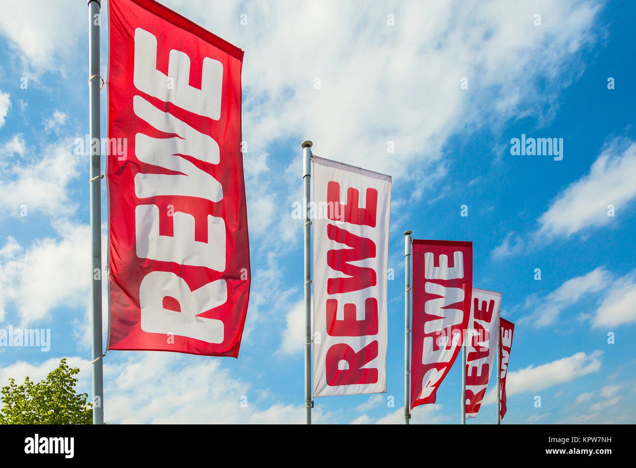 HUETTENBERG, Deutschland Mai 2017: REWE Supermarkt Kette unterzeichnen, in Köln, Nordrhein-Westfalen, Deutschland Stockfoto