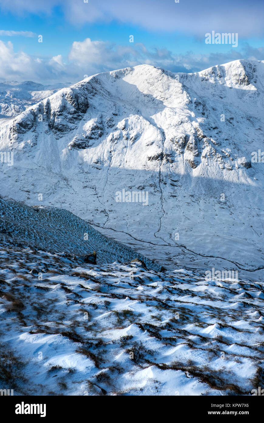 Dollywagon Hecht, Teil der Helvellyn Gebirge, im Winter. Lake District National Park, Großbritannien. Über Grisedale von St Sunday Crag gesehen Stockfoto