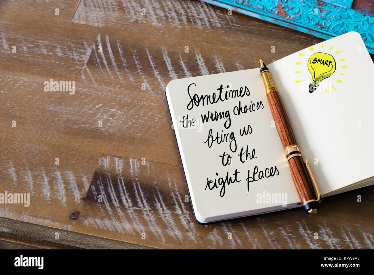 Handschriftlichen Text manchmal falsche Entscheidungen bringen uns an die richtigen Stellen Stockfoto
