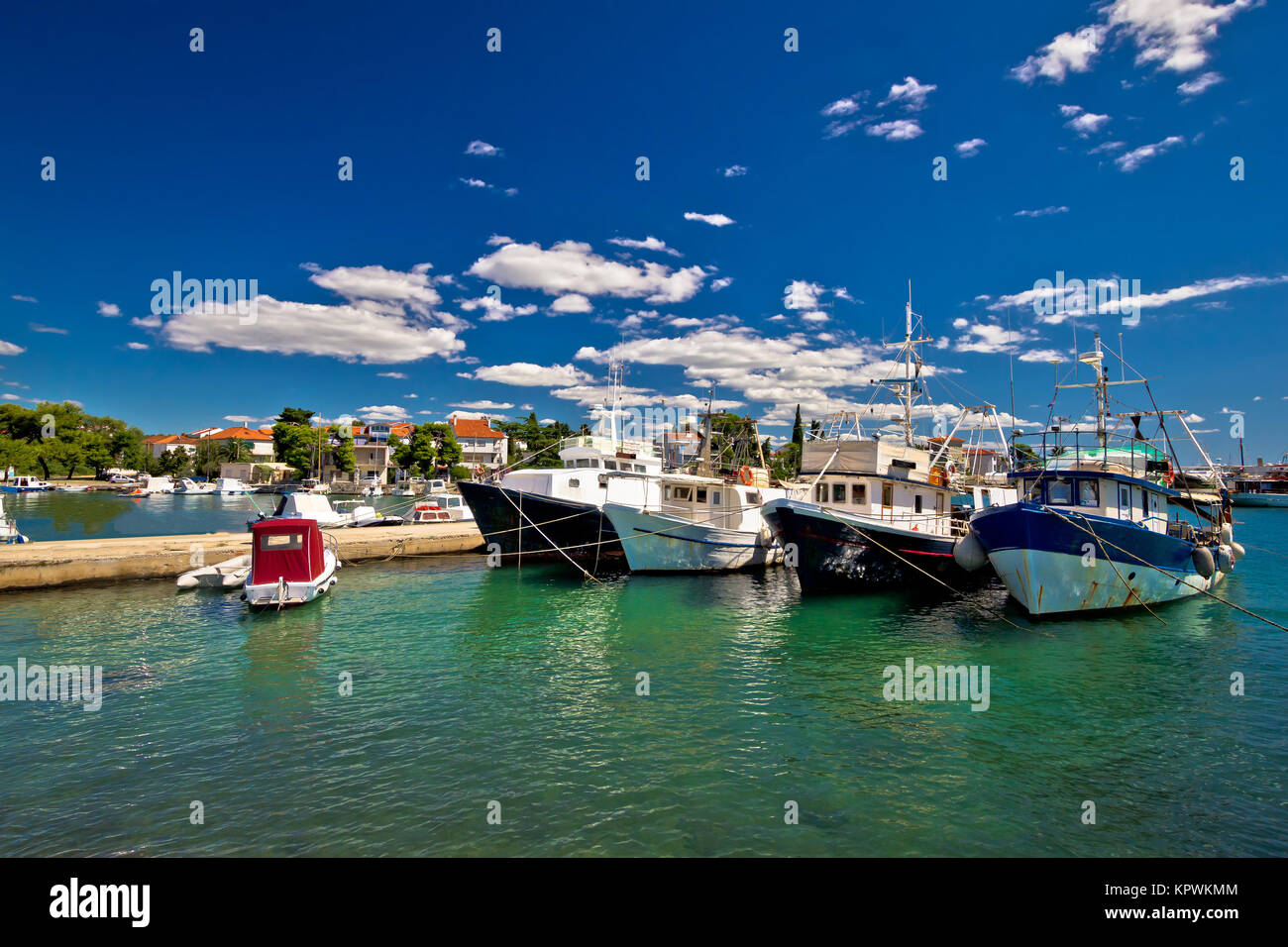 Angeln-Boote-Flotte im Hafen von Zadar Stockfoto