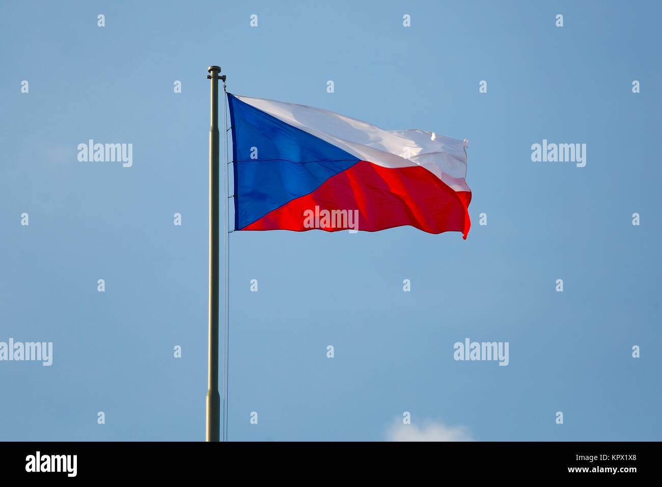 Tschechische Flagge im Wind Stockfoto