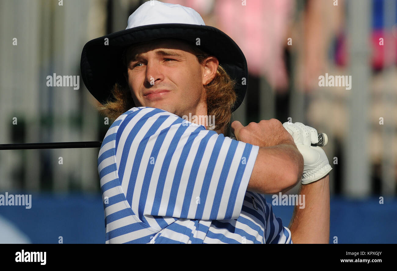 Orlando, USA. 16 Dez, 2017. Greg Preis T-Stücke weg auf der ersten Bohrung während der ersten Runde der 2017 PNC Vater Sohn Herausforderung Golf Turnier am 16. Dezember 2017 im Ritz-Carlton Golf Club in Orlando, Florida. Credit: Paul Hennessy/Alamy leben Nachrichten Stockfoto