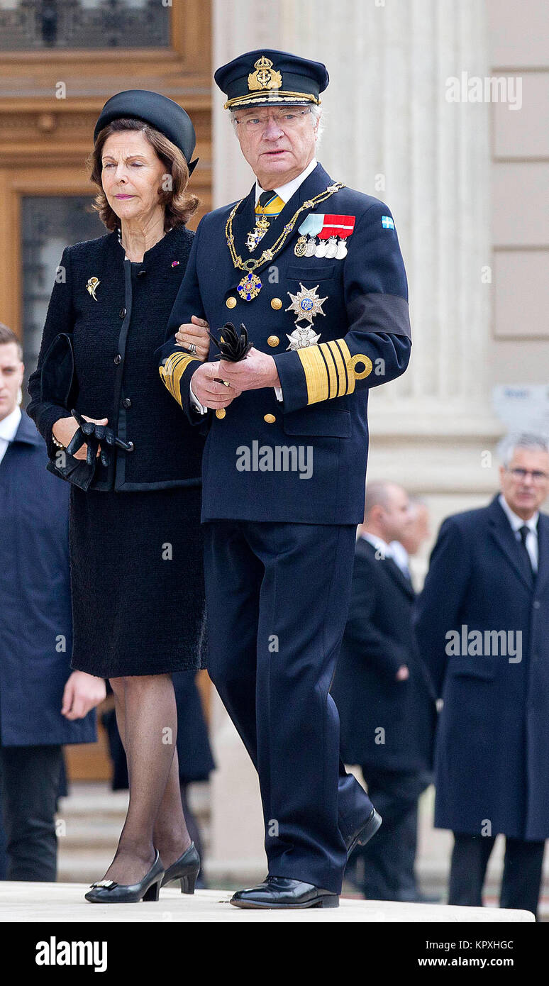 Bukarest, Rumänien. 16 Dez, 2017. HM König Carl XVI Gustav von Schweden Königin Silvia von Schweden an der patriarchalischen Kathedrale in Bukarest, am 16. Dezember 2017, nach der Teilnahme an einer Beerdigung Messe anlässlich der Beerdigung von König mihael ich von Rumänien Credit: Albert Nieboer/Niederlande/Point de Vue, - KEINE LEITUNG SERVICE · Credit: Albert Nieboer/RoyalPress/dpa/Alamy leben Nachrichten Stockfoto