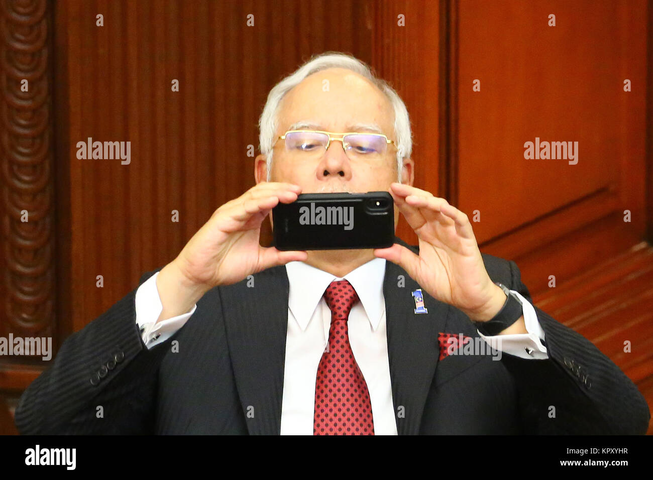 Malaysische Premierminister Najib Razak ein Foto bei der Präsident Sekretariat Büro in Colombo, während für 60 Jahre deplomatic Beziehung zwischen den beiden Ländern markieren. Credit: vimukthi Embuldeniya/Alamy leben Nachrichten Stockfoto