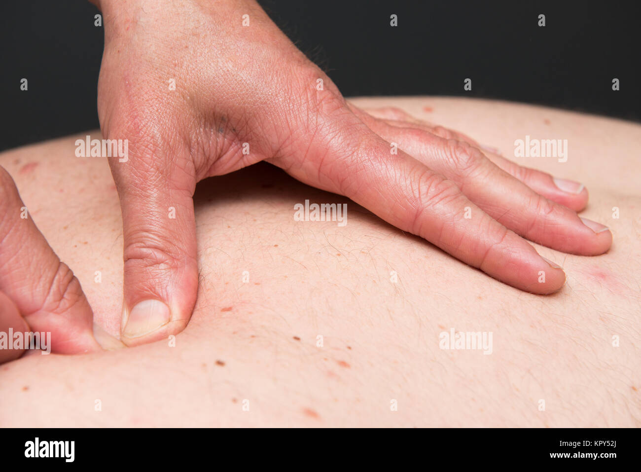 Sport Massage Therapeuten bei der Arbeit Stockfoto