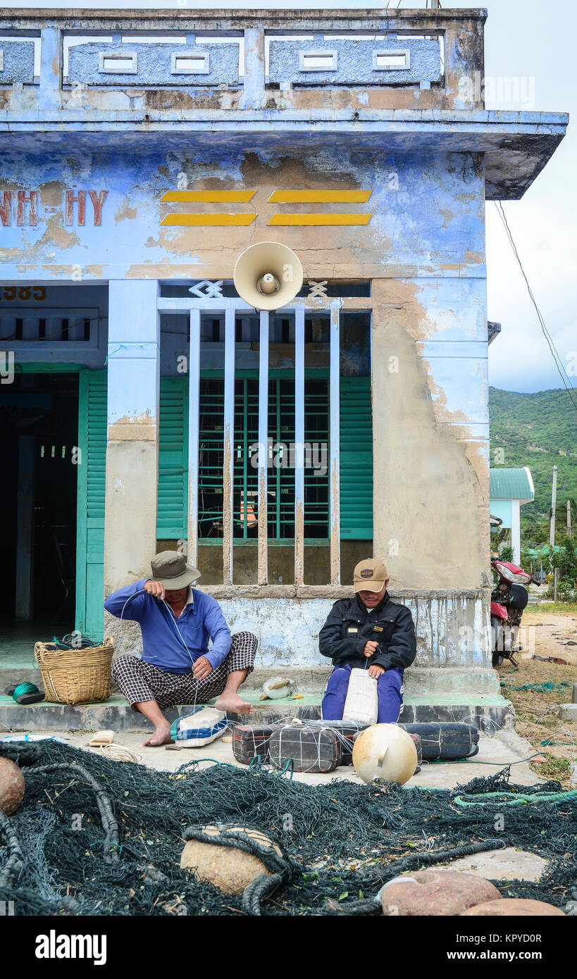 Nha Trang, Vietnam - Jan 26, 2016. Die Fischer in einem Dorf in Nha Trang, Vietnam. Nha Trang ist ein Küstenort, Stadt im südlichen Vietnam bekannt Stockfoto