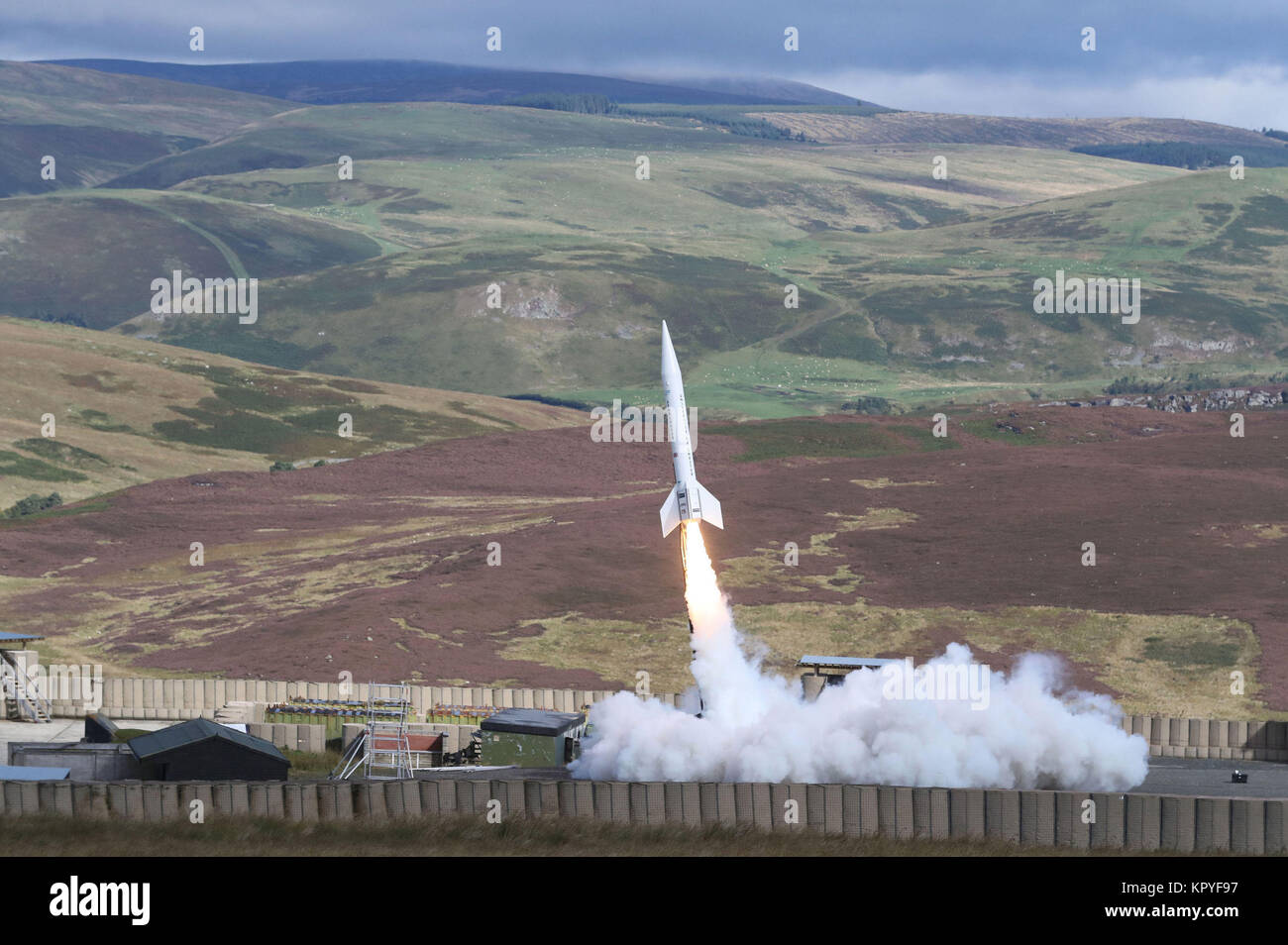 Rückblick auf das Jahr 2017: September: Großbritanniens größte wiederverwendbare Rakete skybolt 2, das steht, 8,3m hoch, wird von Starchaser Industries, in Otterburn in Northumberland, ins Leben gerufen. Stockfoto