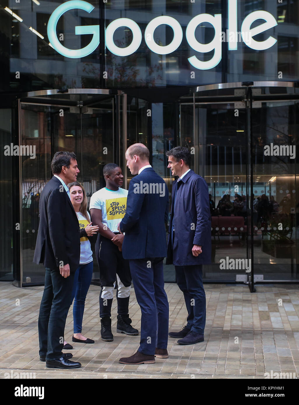 Prinz William, der Herzog von Cambridge besucht die abschließende Sitzung der Taskforce der königlichen Stiftung zur Prävention der auf dem Londoner Hauptsitz von Google und YouTube in King's Cross Cyberbullying. Mit: Prinz William William, Herzog von Cambridge, Brent Hoberman, James Okulaja, Chloe Hine Wo: London, Großbritannien Wann: 16 Aug 2017 Quelle: John rainford/WENN.com Stockfoto