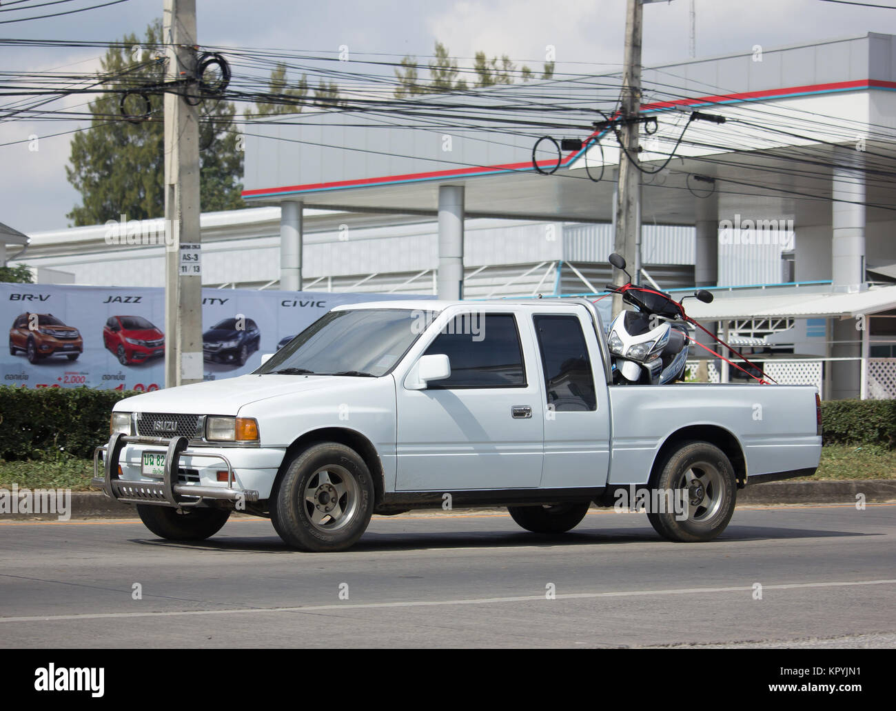 CHIANG MAI, THAILAND - 28. NOVEMBER 2017: Private alten Isuzu Pickup Truck. Auf der straße Nr. 1001 8 km von Chiang Mai City. Stockfoto