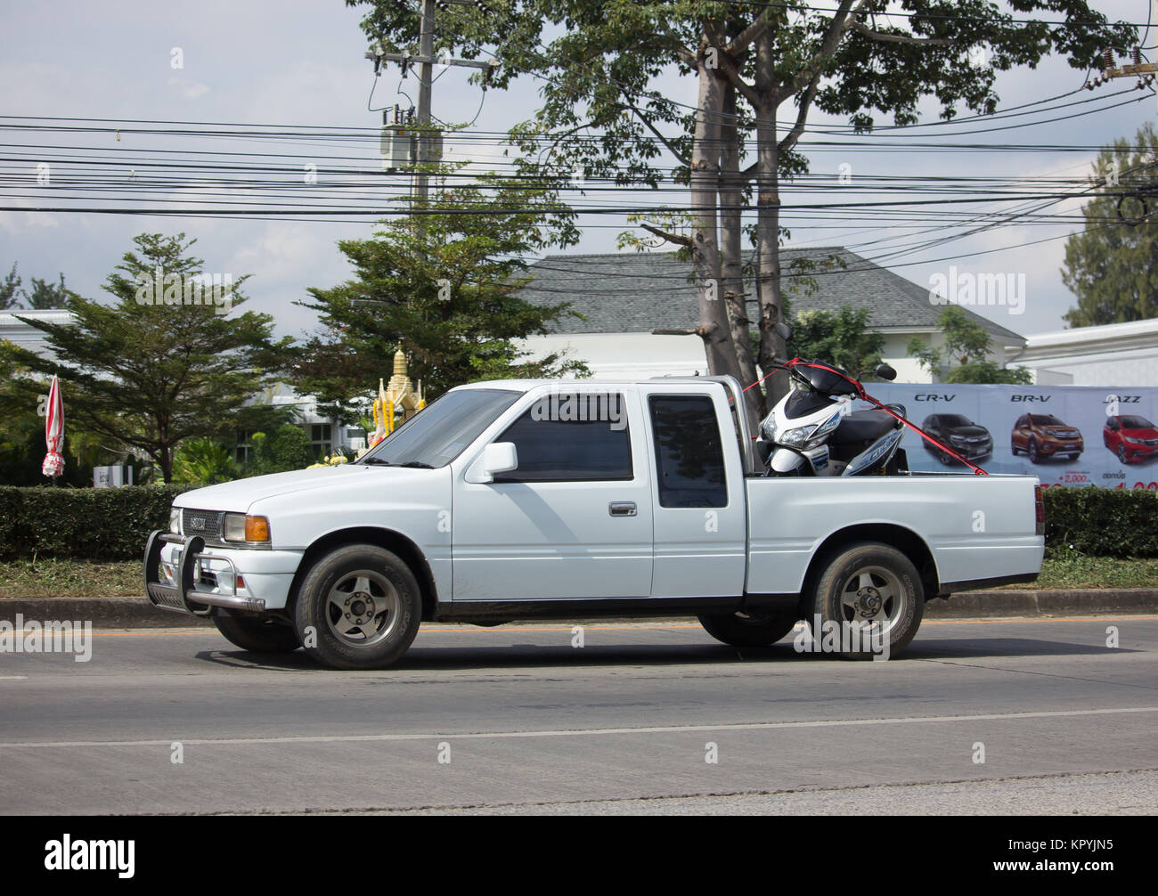 CHIANG MAI, THAILAND - 28. NOVEMBER 2017: Private alten Isuzu Pickup Truck. Auf der straße Nr. 1001 8 km von Chiang Mai City. Stockfoto