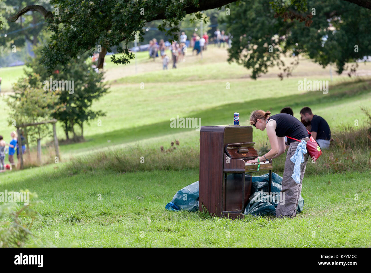 Einsamer Pianist im Feld, die Big Chill, Eastnor Castle 2006 Stockfoto