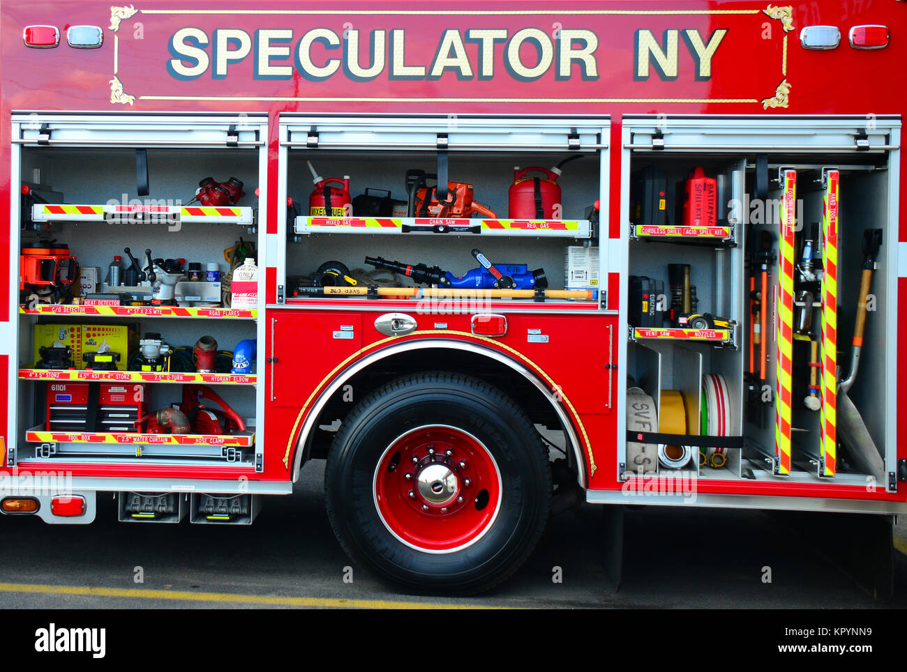 Details der Fächer und Ausrüstung auf ein Spekulant, NY Löschfahrzeug. Stockfoto
