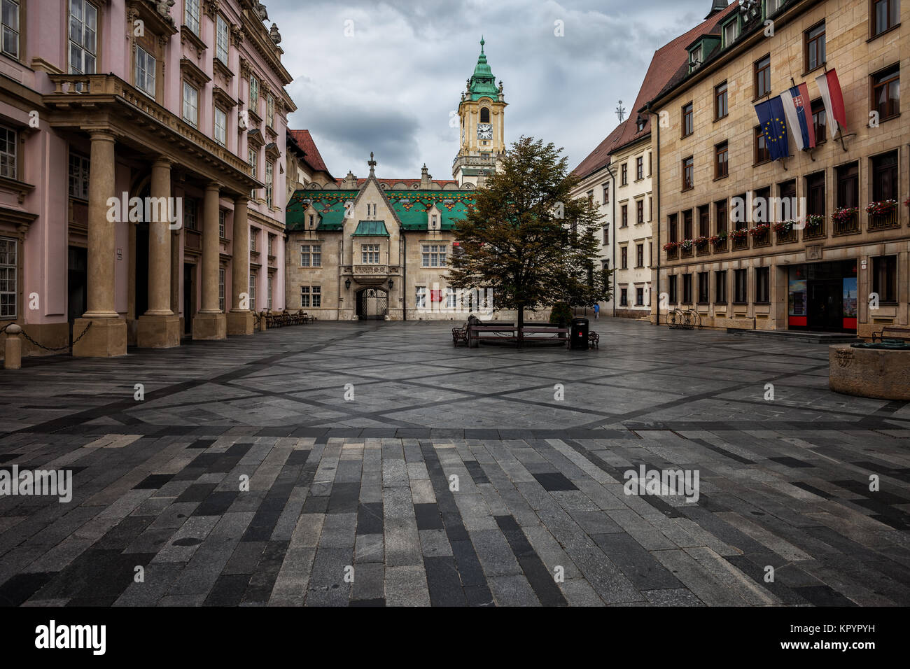 Die Slowakei, Bratislava, Altstadt, der Primas Square (Primacialne namestie), auf der linken Primatial Palast, Hauptstadt historischen Zentrum Stockfoto