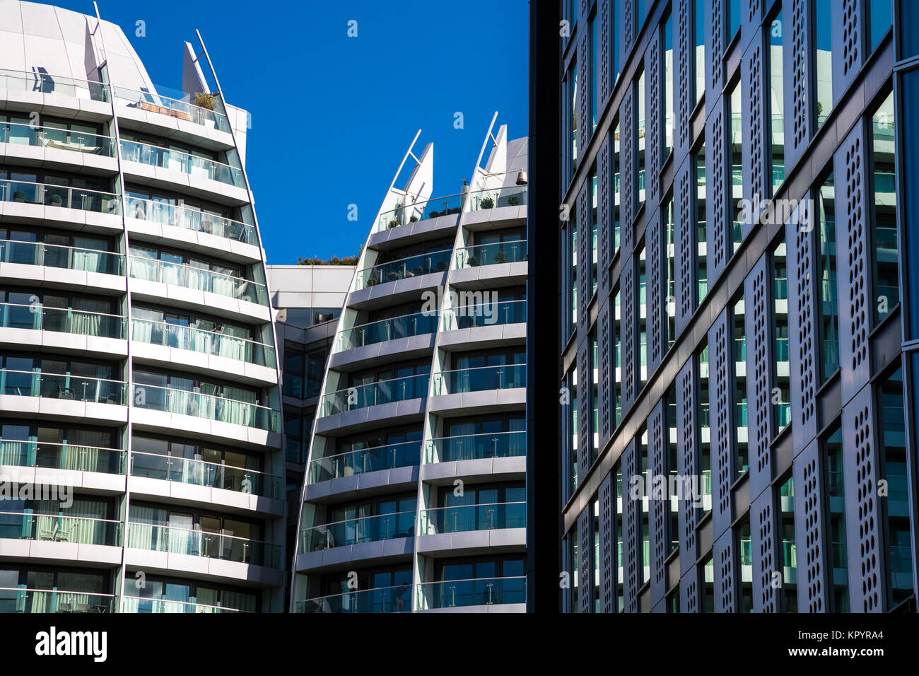 In der Nähe von Apartment Gebäuden (Bezier Apartments, London, Großbritannien) Stockfoto