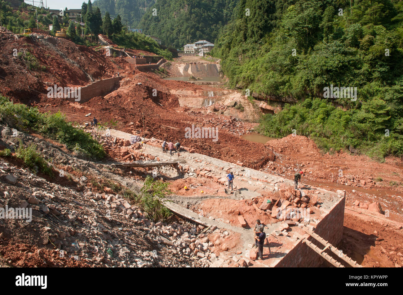 Die Entwicklung des Tourismus in Simian Shan Gebirge, Chongqing - für eine Änderung der Flusslauf, und Lebensraum Modifikation. Stockfoto