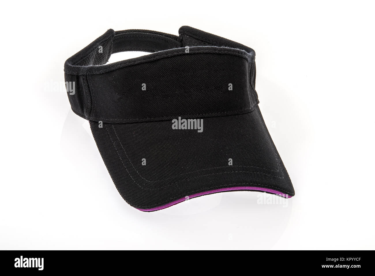 Herren schwarz Golf Visiere auf weißem Hintergrund Stockfoto