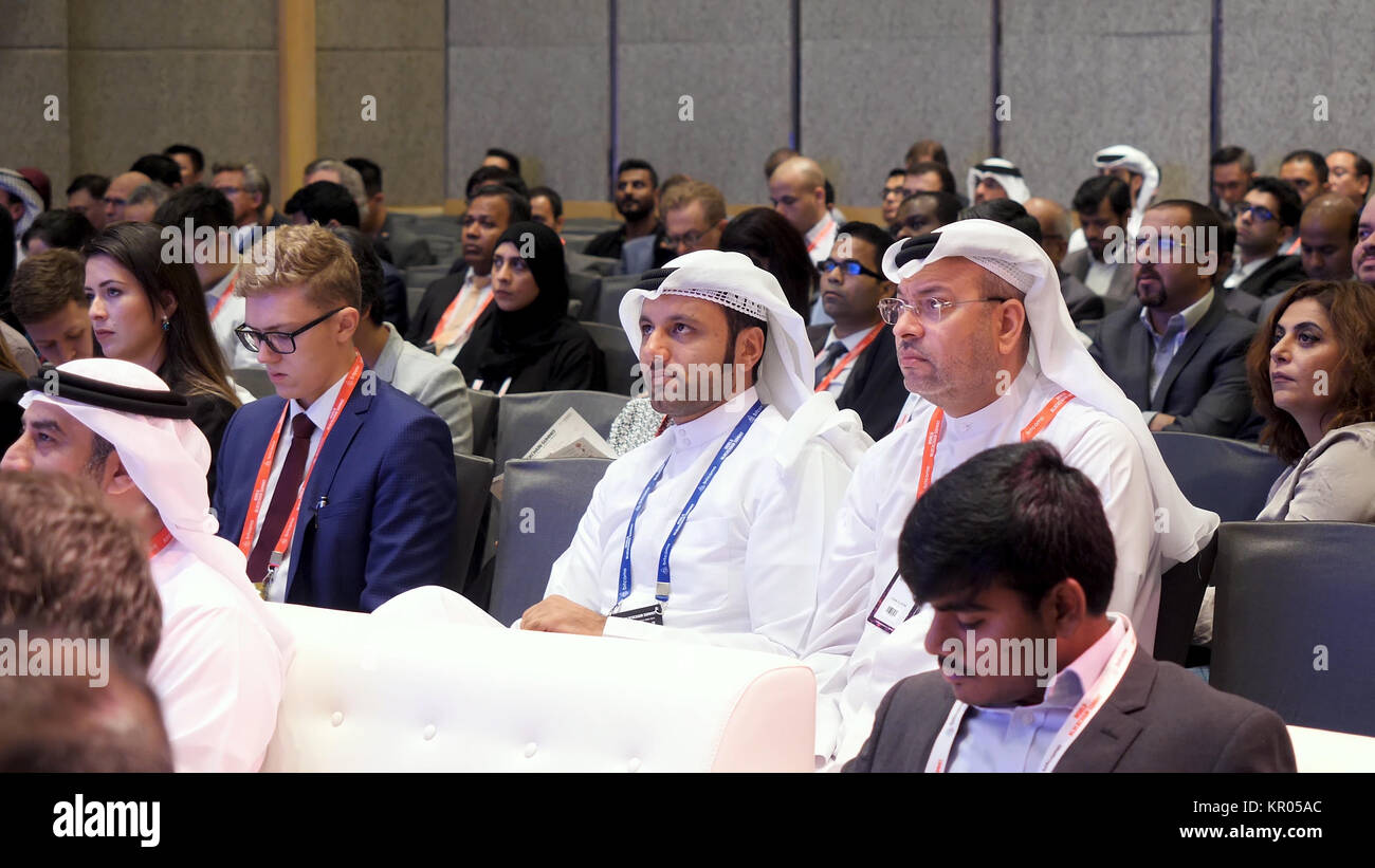 DUBAI, VAE - 12. MAI 2017: Dubai World Trade Centre. Konferenz und Kongress. Vielfalt Sprechen Internationale Konferenz Partnerschaft Stockfoto