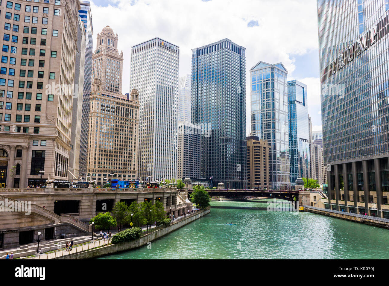 35 East Wacker (Gebäude Jewellers'), Kemper, Leo Burnett Building, 77 West Wacker Drive (United Gebäude), Chicago River und Trump Internatio Stockfoto