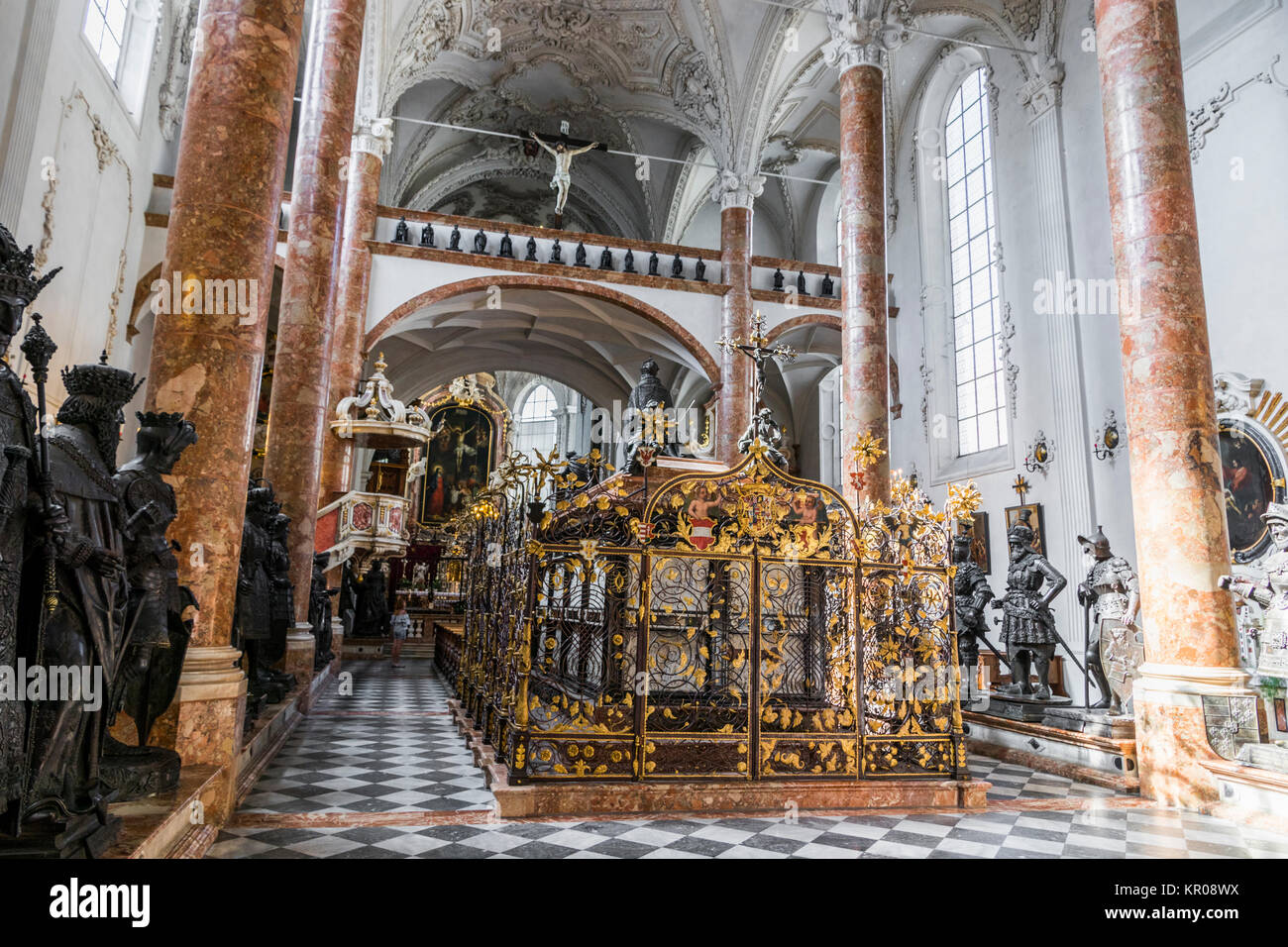 Innenraum der hofkirche -Fotos und -Bildmaterial in hoher Auflösung – Alamy