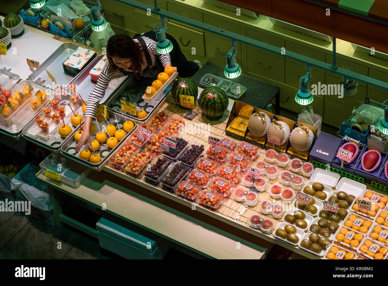 Kanazawa, Japan, 10. Juni 2017: frische reife Früchte zum Verkauf an der Omicho Markt Stockfoto