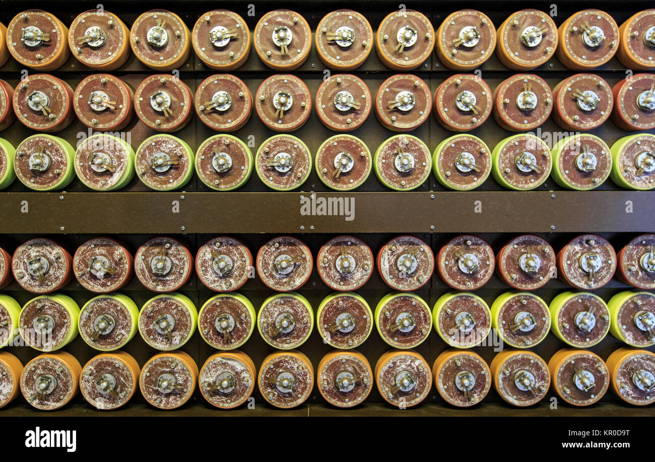 Trommeln bereit für den Einsatz auf der neu aufgebauten Bombe Entschlüsselungsmaschine in Bletchely Park, England Stockfoto