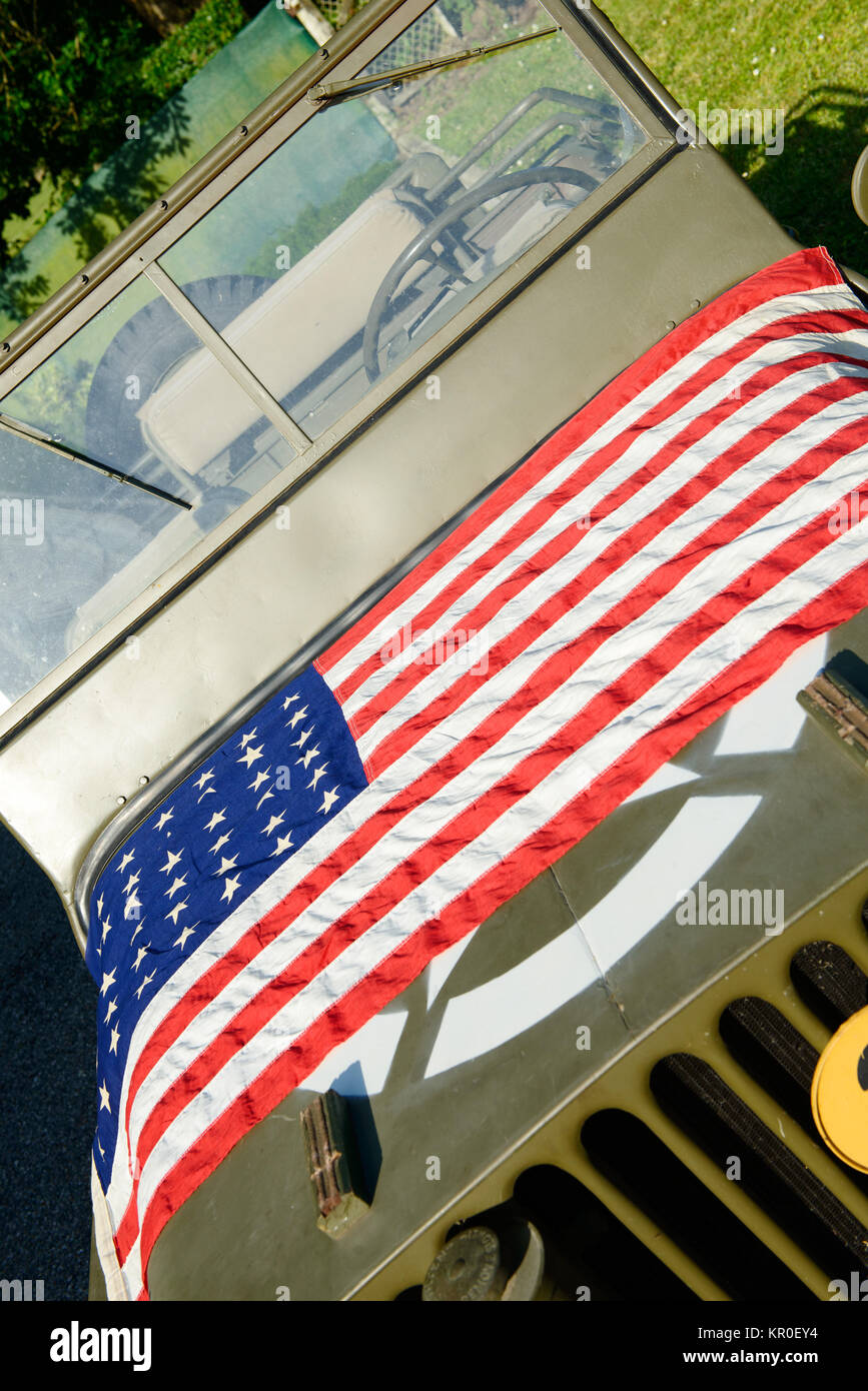 Ww2 militärische Fahrzeug mit American Flag Stockfoto