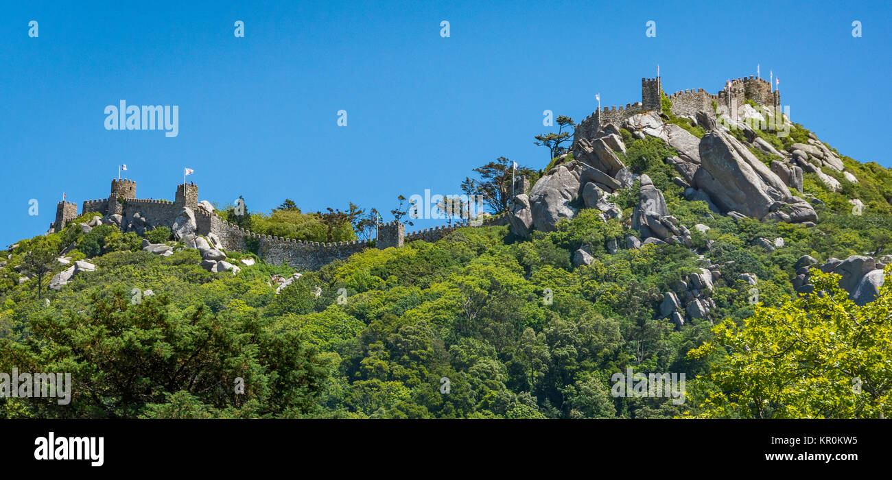 Die maurische Burg auf einem Sommermorgen, Sintra, Portugal. Stockfoto