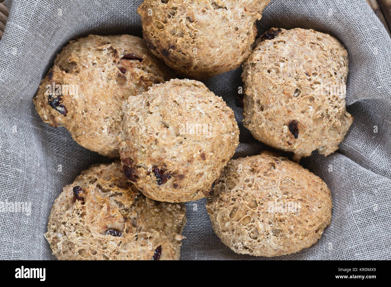 Hausgemachte Dinkel und Cranberry Brötchen. Stockfoto