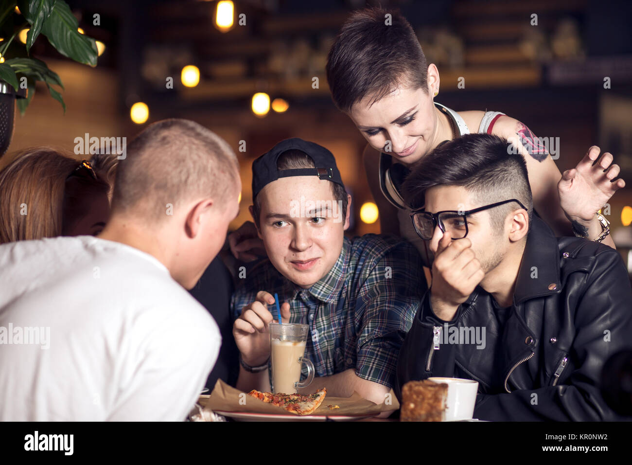 Menschen treffen Freundschaft miteinander Coffee Shopkonzept Stockfoto