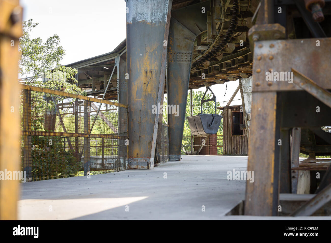 Bau gerüste Aufenthalt Brücke an einem sonnigen Tag Stockfoto