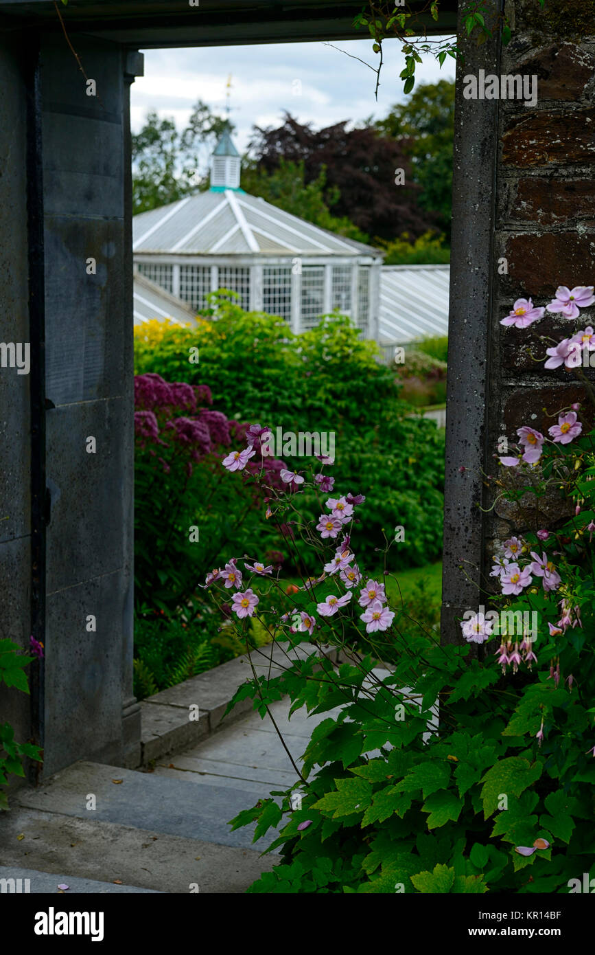 Congreve Gärten mount, bell Tor, ummauerten Garten, Tor, Eingang, Ausgang, Steigung, Gefälle, Rasen, formale, Gärten, historischen, RM Floral Stockfoto