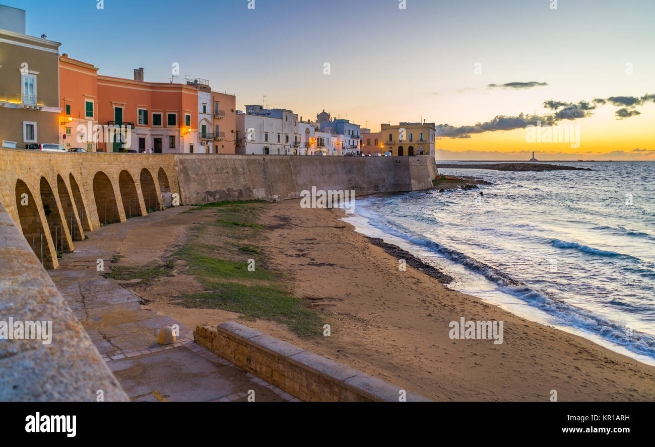 Sonnenuntergang in Gallipoli, Provinz Lecce, Apulien, Süditalien. Stockfoto