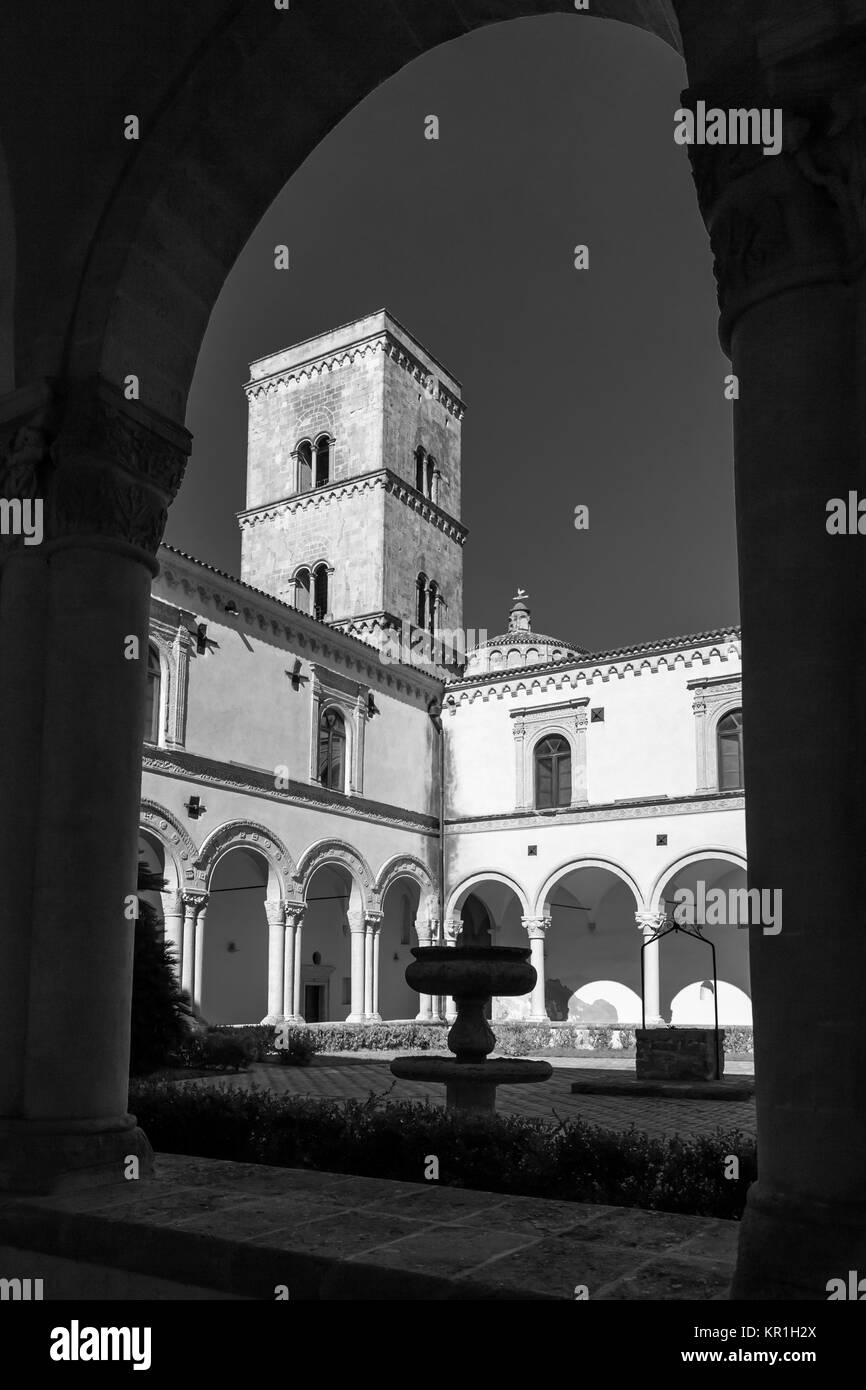 Abtei San Michele Arcangelo, Montescaglioso, Basilicata, Italien. Schwarz und Weiss Stockfoto